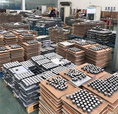 Blocs de varistances à oxyde métallique de zinc pour parafoudres, utilisés pour le courant continu et les gradients élevés