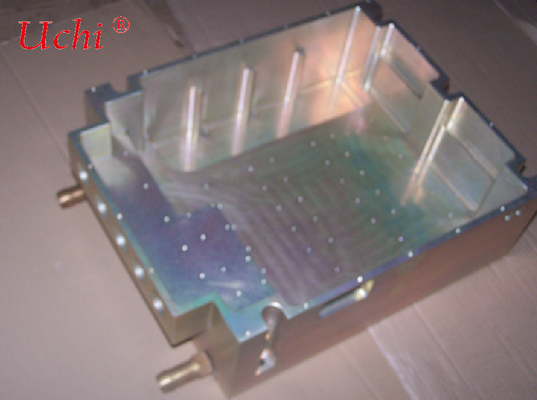 Plaque de refroidissement à l'eau de type cavité destinée à la batterie d'alimentation des véhicules à énergie nouvelle