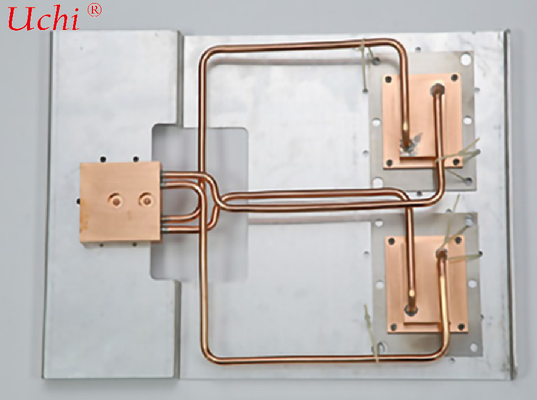 Plaque de refroidissement liquide planar sans rainures avec substrat plat lisse et adhésif thermique compatible pour la gestion de la chaleur