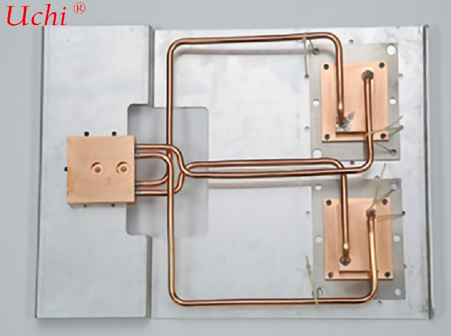 Plaque de refroidissement liquide planar sans rainures avec substrat plat lisse et adhésif thermique compatible pour la gestion de la chaleur
